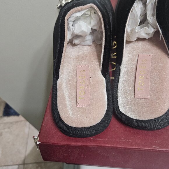 Slippers - Picture 2 of 5